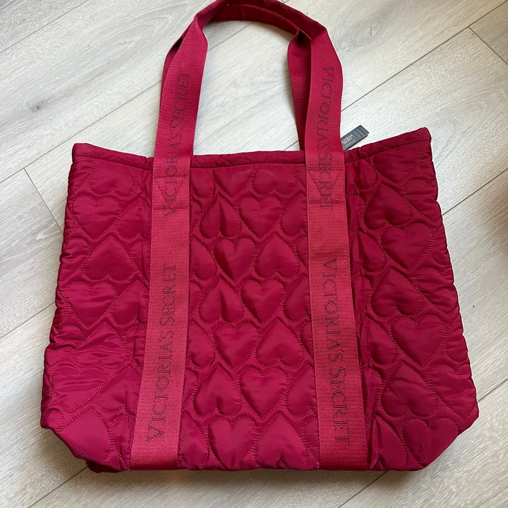 Victoria's Secret Red Tote Bag with Quilted Heart design NEW with tags 🏷️ - Picture 2 of 7